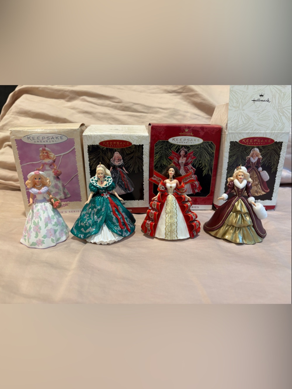 Keepsake Ornament Barbie - Picture 1 of 9